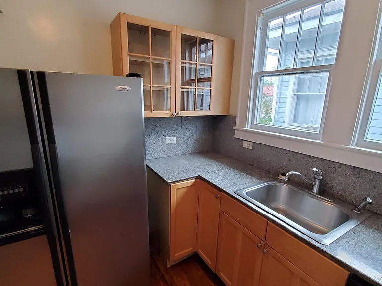 807 E 39th St — Photo 27