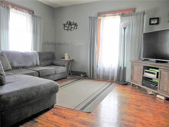 4th image of 527 Randolph St