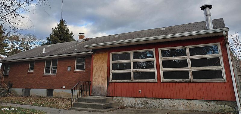 2nd image of 1 Crestwood Avenue