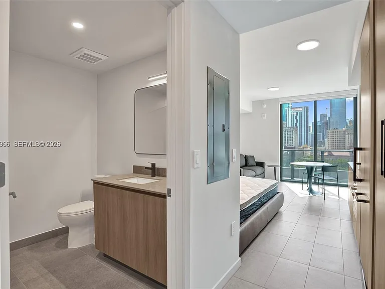 121 NE 5th St #801B — Photo 2