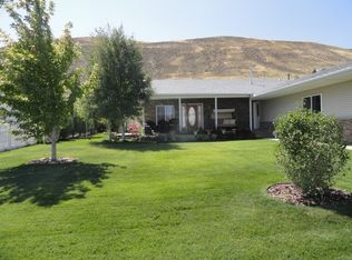 2920 Hitching Post Dr, Green River, WY 82935