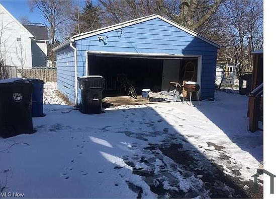 3rd image of 11107 Forest Ave Unit 1