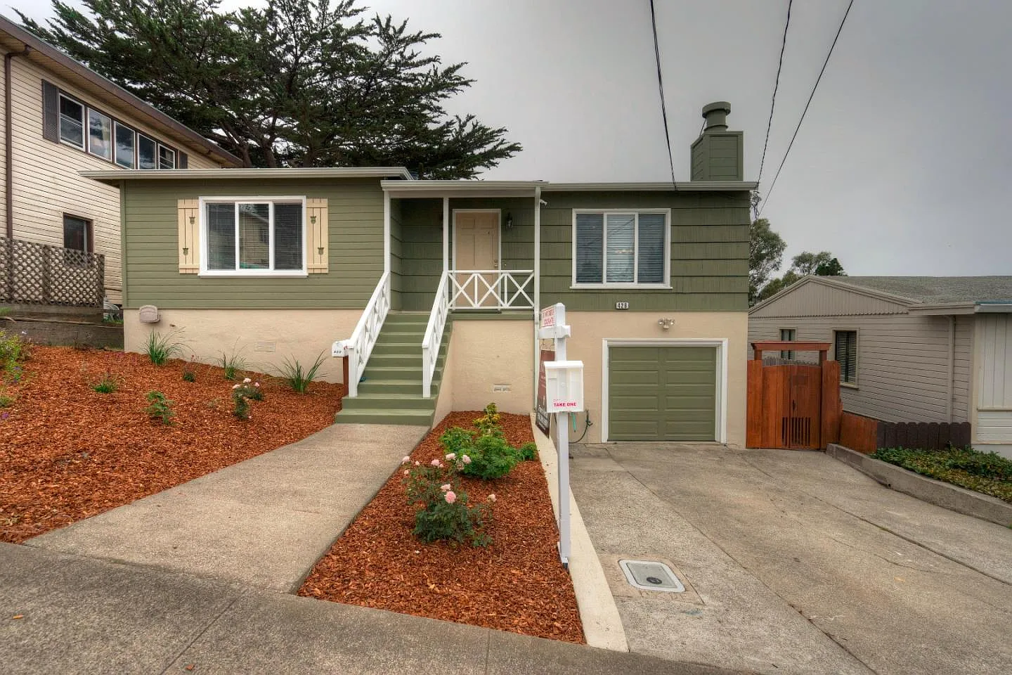 428 Manor Dr photo 1