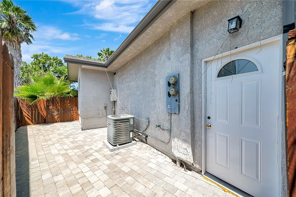 2 bed, 800 sqft, $2,750 — Photo 4
