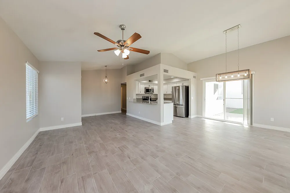 3 bed, 2.0 bath, 1308 sqft, $2,030 — Photo 4
