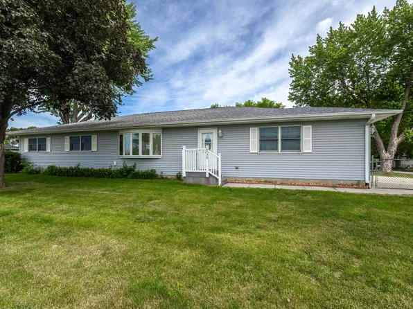 5770 Poppy Garden Rd, Colona, IL 61241