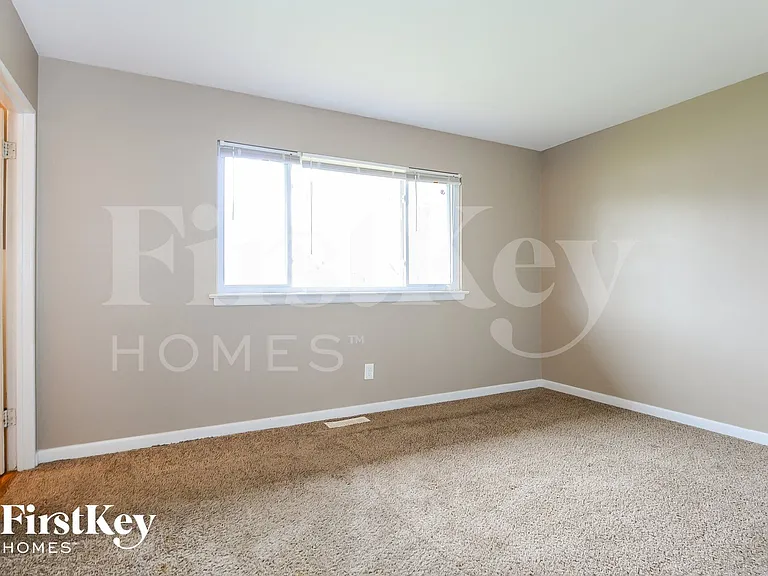 825 Manresa Ln — Photo 7