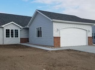 926 Ronan Dr, Hastings, NE 68901