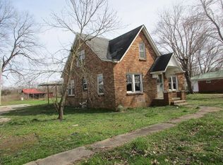 21620 Seminary St, Hollow Rock, TN 38342