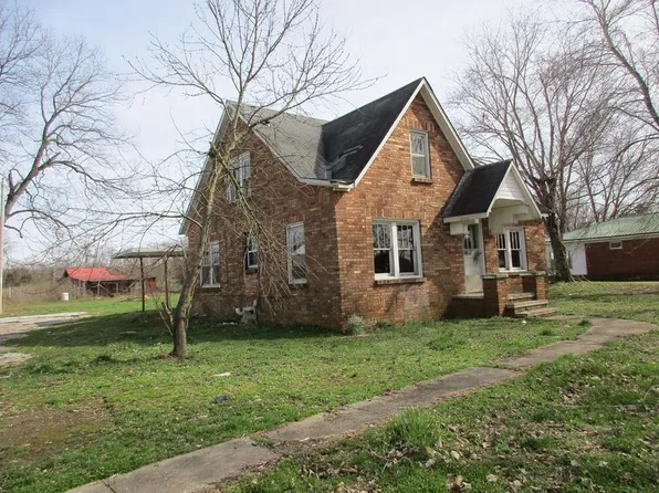 21620 Seminary St, Hollow Rock, TN 38342