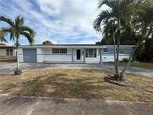 660 SW 30th Ter Photo 1