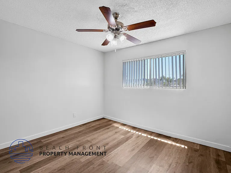 1525 Pine Ave. — Photo 14