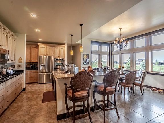 4th image of 401 Balsam Dr