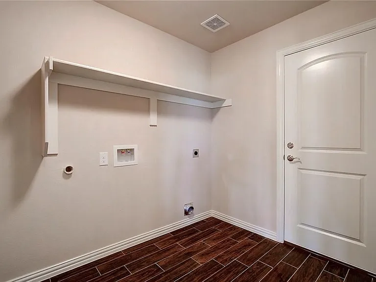 2100 McCallister Dr — Photo 7