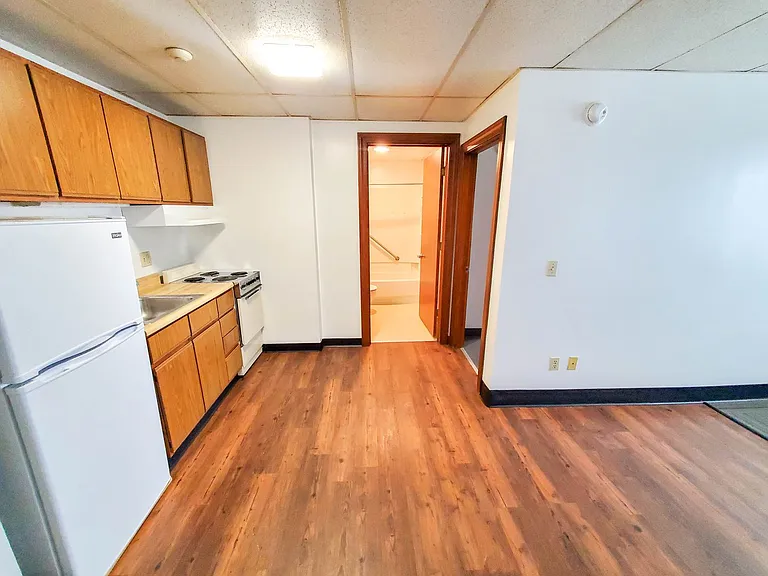 320 W 8th St — Photo 1