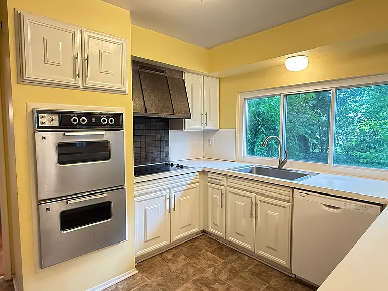 3163 Plymouth Rd — Photo 20