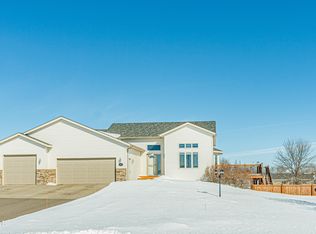 6310 Stonewood Way, Bismarck, ND 58504