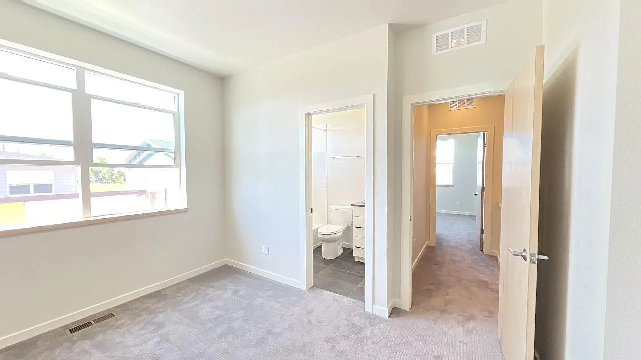3 bed, 1248 sqft, $2,500 — Photo 3