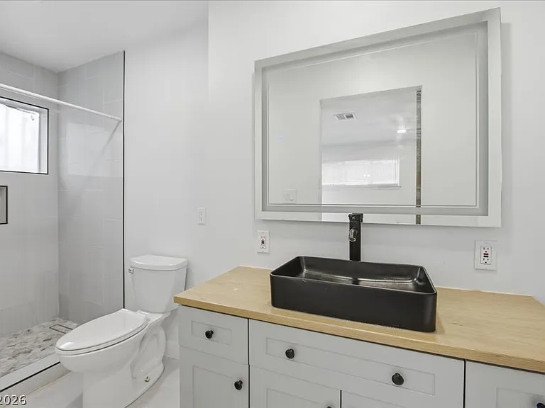 4013 Esmeralda Ave — Photo 6