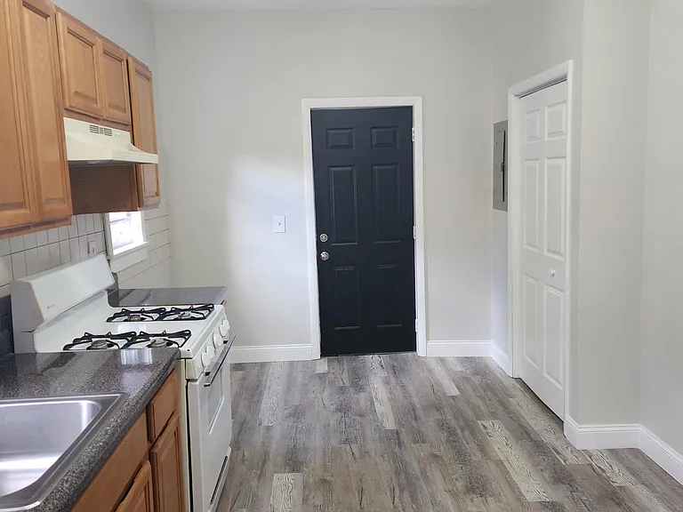 235 Starr St #2 — Photo 3