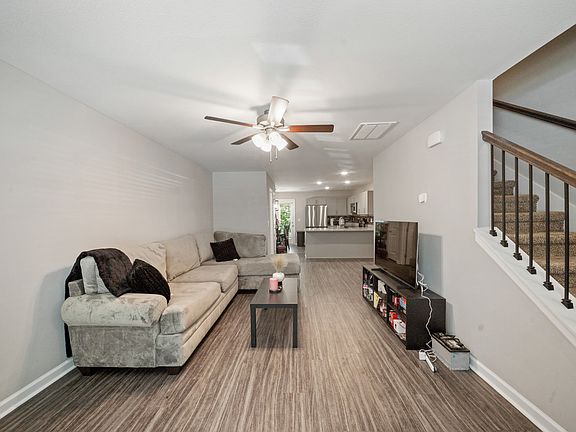 4th image of 253 Woodland Valley Ln