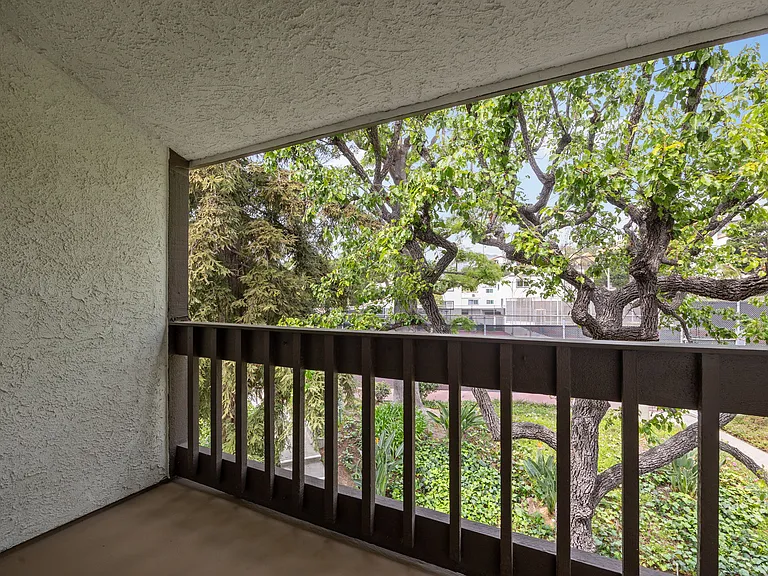 17165 Palisades Cir — Photo 23