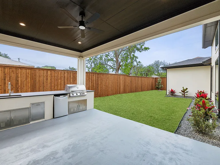 3815 Hawick Ln — Photo 12