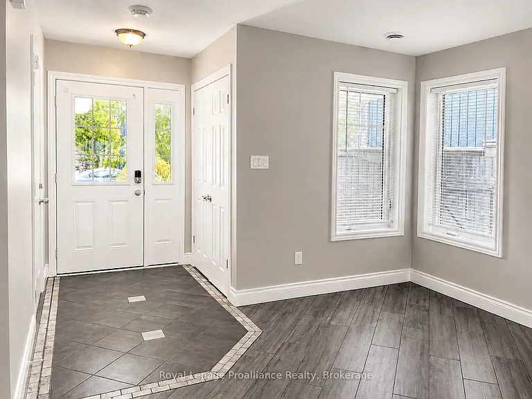 54 S John St — Photo 3
