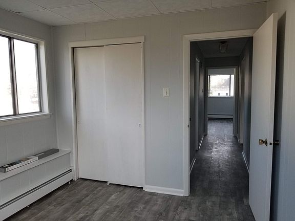 2nd image of 133 Warwick Rd N APT F