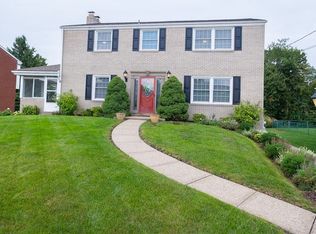 1105 Huston Dr, West Mifflin, PA 15122