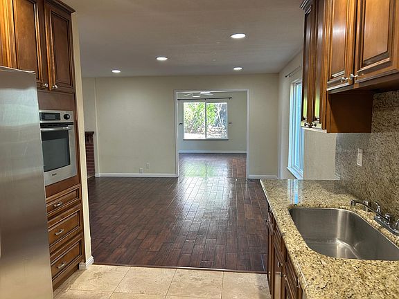 5th image of 550 Grapevine Dr