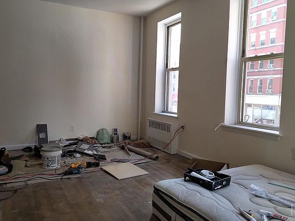 3rd image of 300 E 86th St Frnt 2