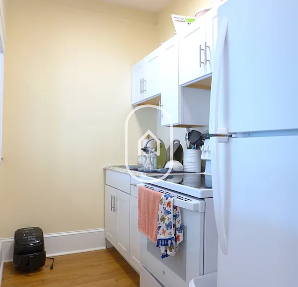 868 Huntington Ave #2 — Photo 3