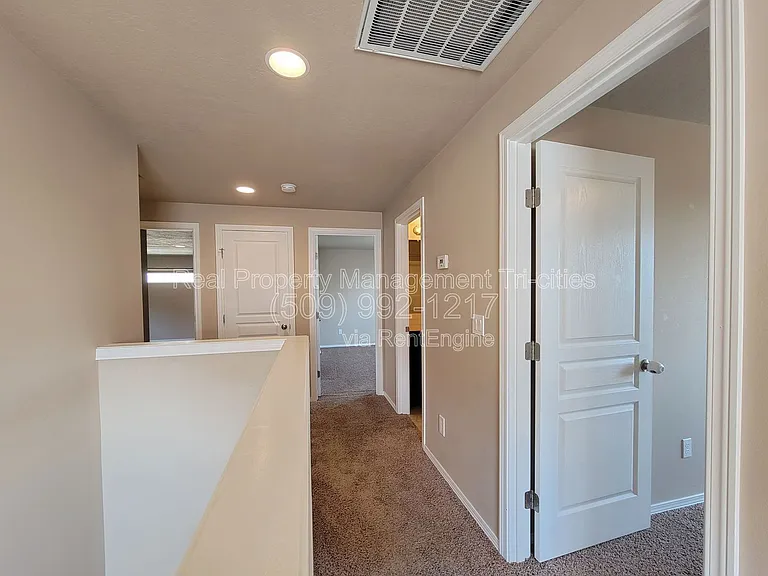 533 Jordan Ln — Photo 12