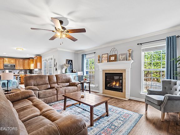 3rd image of 285 Gunter Dr
