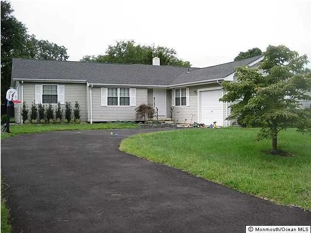 1370 Red Oak Dr photo 1