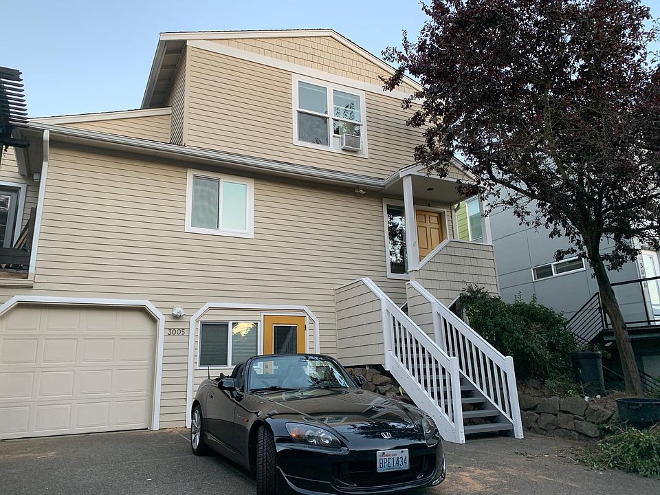 2 front doors : both give acces to entire house, or if you want to run a business the lower door gives access to just the business space. 1/12 car garage with lots of storage