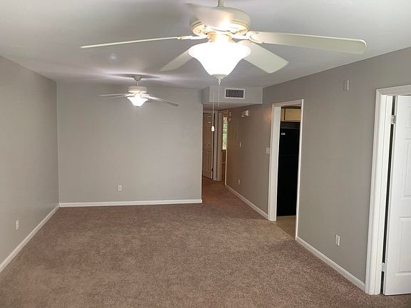 5th image of 1100 Green Tree Ct #M