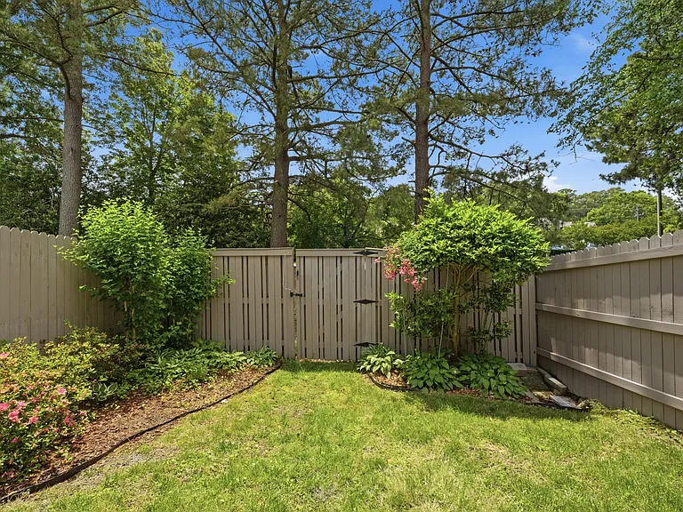 5109 Glenwood Way — Photo 36