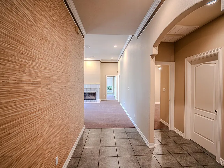 218 Hazeltine Dr — Photo 6
