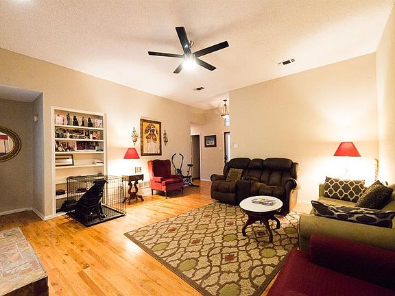 5th image of 410 Hyde Park Pl