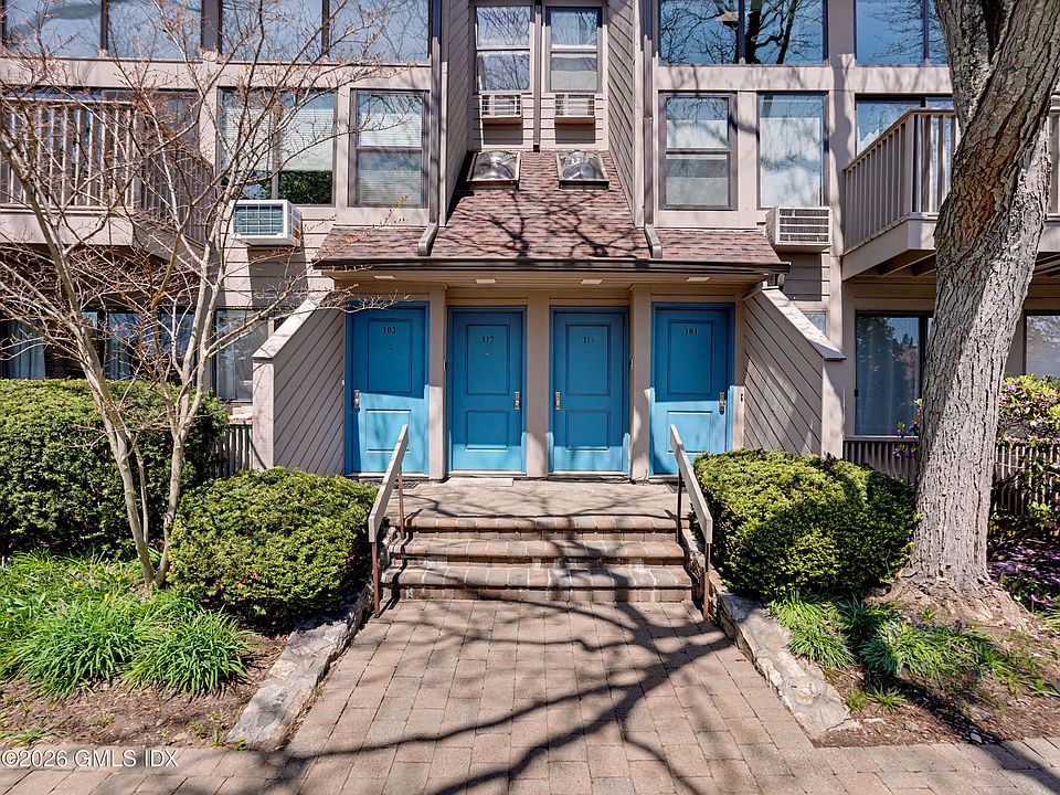 1st image of 1465 E Putnam Ave APT 102