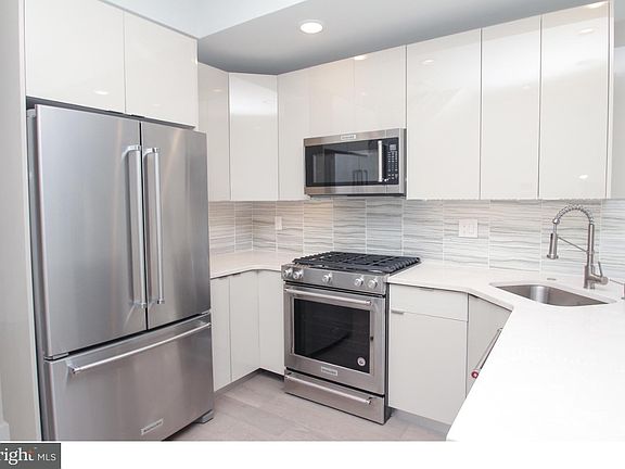 3rd image of 1942 E York St Unit B