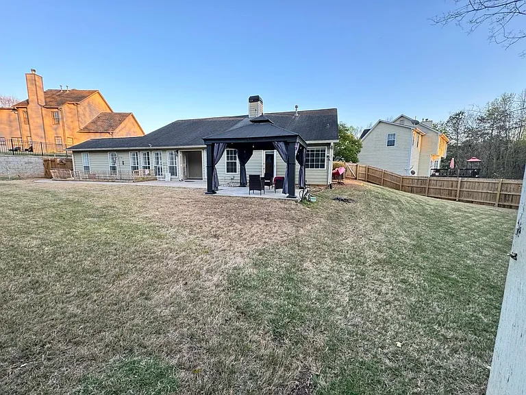 215 Lisbet Ct — Photo 24