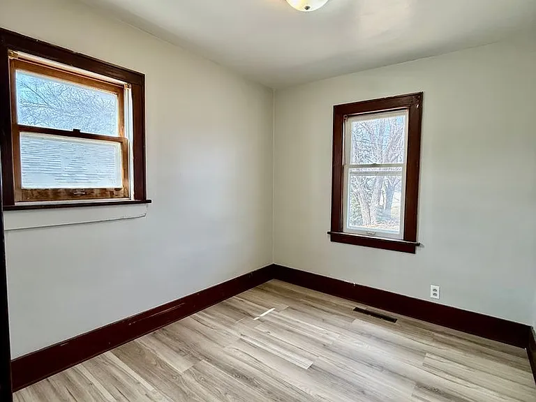1033 2nd St SE — Photo 5
