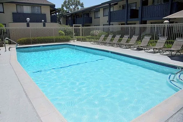 Glen Oaks Apartment Homes — Photo 14
