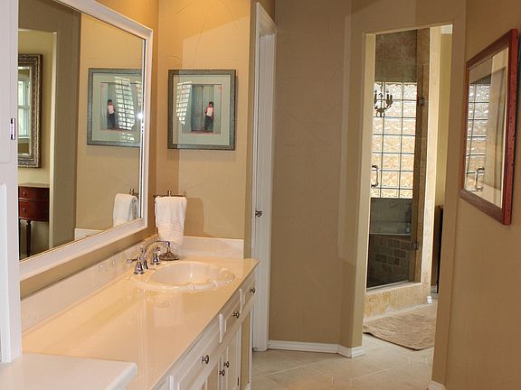 4th image of 16901 Colegrove Dr