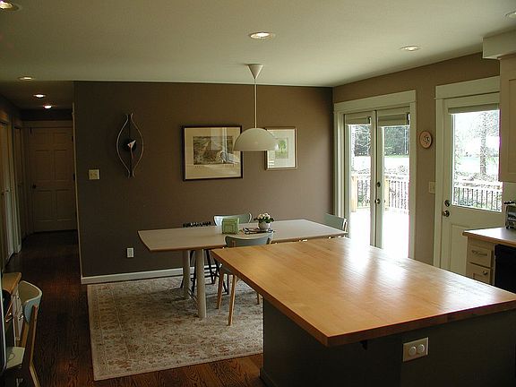 5th image of 102 Rose Pl