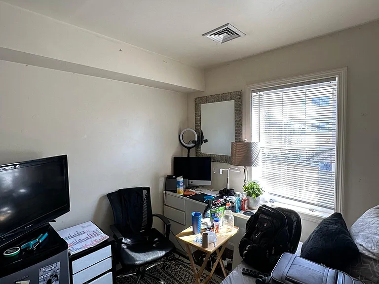 34 Raymond St — Photo 10
