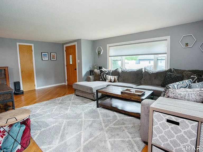 11 Winthrop St — Photo 4